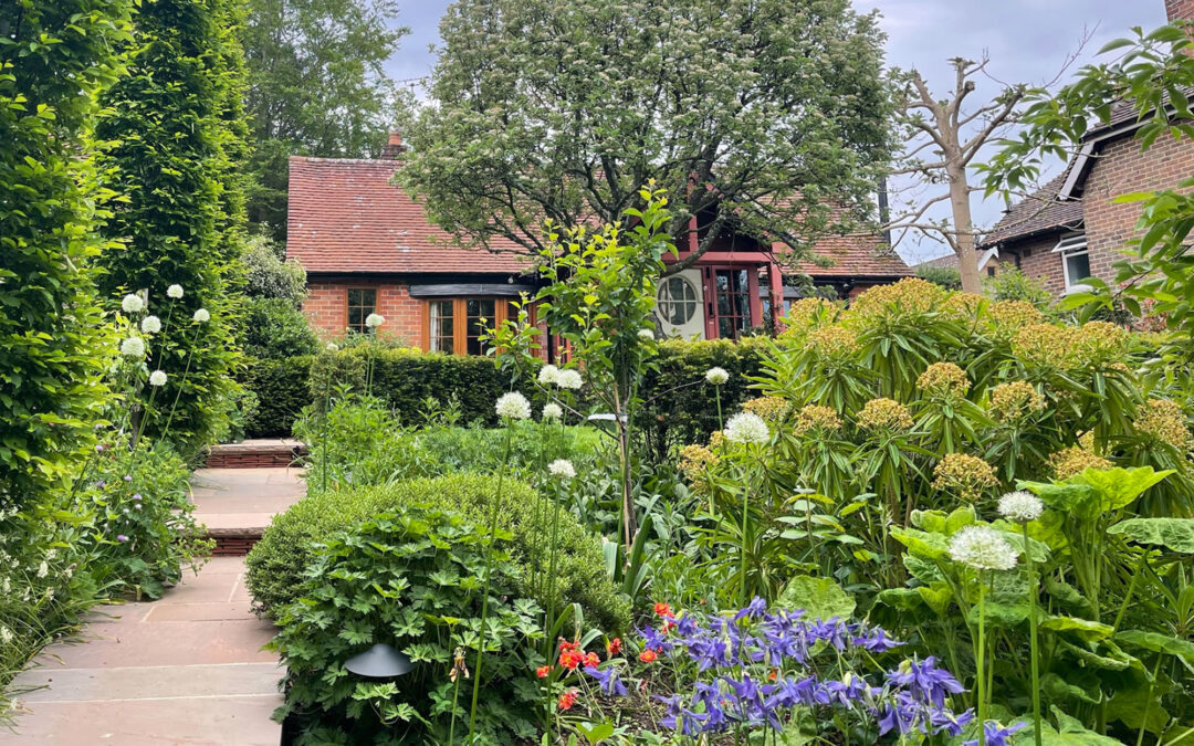 Redesigning Your Garden Without Losing the Character of Your Home